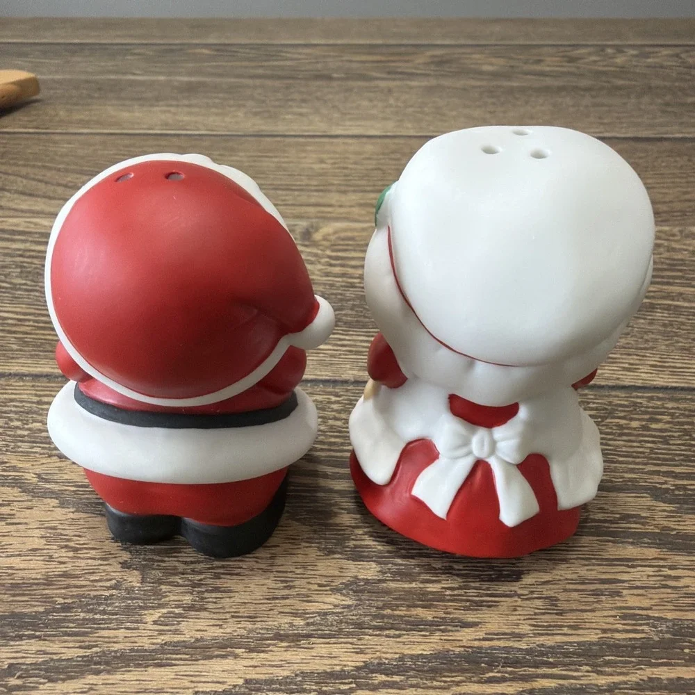 Santa & Mrs Claus 1984 Fabrizio Ceramic Salt & Pepper Shaker Set w/ stoppers!